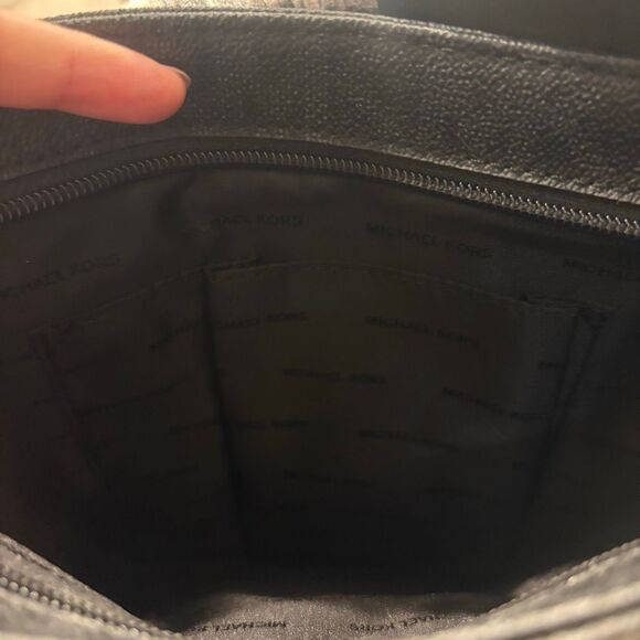 Michael Kors Jet Set Men’s Unisex Black Signature Crossbody Medium Bag NWT - Picture 7 of 8